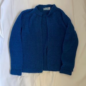 Blue cardigan with no button or zippers